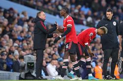 Trận derby đáng xấu hổ và không thể tha thứ của MU