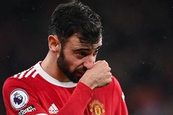 Gary Neville thấy xấu hổ khi làm cổ động viên MU