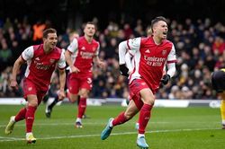 Arsenal tấn công mạnh mẽ vào Top 4
