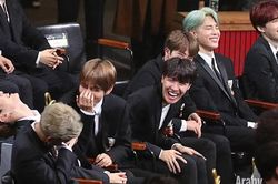 Anti-fan chi bộn tiền đòi ngăn chặn BTS, ARMY 'quay xe' đỉnh cao
