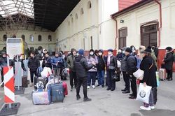 Người Việt từ Ukraine về nước không cần xét nghiệm Covid-19