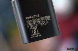 Điện thoại Samsung phân khúc giá rẻ cũng sẽ bán không kèm củ sạc