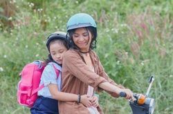 Nhạc sỹ 'Nhật ký của mẹ' ra mắt MV mới dành cho ngày 8/3