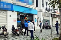 Vào ngân hàng cướp bọc tiền lớn, thanh niên bỏ chạy rớt súng giả