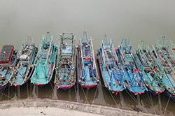 Xăng dầu tăng cao, nhiều ngư dân xứ Nghệ 'gác thuyền'