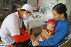 Đẩy mạnh công tác tiêm chủng mở rộng