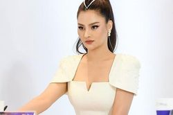 'Bà mẹ đông con' Vũ Thu Phương nói gì khi bị phản đối trở lại 'ghế nóng' Hoa hậu Hoàn vũ?