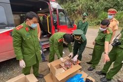 Bắt đối tượng vận chuyển 200 hộp pháo nổ trên Quốc lộ 9