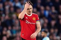 MU thảm bại, hàng trăm fan quay sang 'tấn công' Maguire