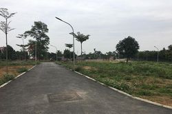 Đất Hòa Lạc hết hot, cò 'bẻ lái' thổi giá náo loạn khu vực mới