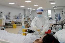 Nữ điều dưỡng không rời miền Nam dù được luân phiên trở về