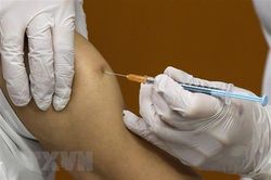 Trung Quốc phát triển vaccine bảo vệ kép trước COVID-19 và bệnh cúm
