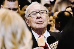 Nhóm tỷ phú giàu nhất thế giới: Nhiều người mất hàng chục tỷ USD từ đầu năm, Warren Buffett vẫn 'kiếm đậm'