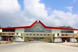 Cửa khẩu Hữu Nghị tạm dừng thông quan