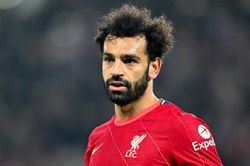 Salah sút dội cột 2 lần trong trận thua của Liverpool
