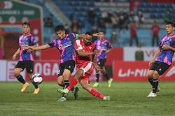 V-League 2022: 'Ăn chay trường'
