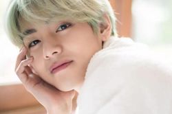 9 lần fan phát cuồng với biểu cảm trên khuôn mặt điển trai của V BTS