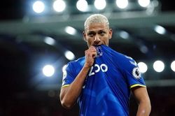 Tin bóng đá MU 9/3: Đàm phán mua tuyển thủ Brazil thay Ronaldo. Chọn xon người thay Pogba