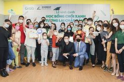 Grab Việt Nam và Everest Education trao học bổng cho con em đối tác