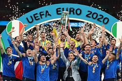 UEFA có kế hoạch mở rộng EURO lên 32 đội