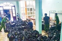 Phạt 90 triệu đồng tài xế chở 1.100 chai rượu lậu
