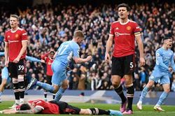 Neville đánh giá thấp Arsenal, tin MU vẫn có thể cán đích ở Top 4
