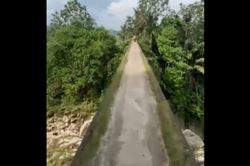 Clip: Thót tim di chuyển trên cây cầu nhỏ không có lan can, bên dưới là vực sâu thăm thẳm
