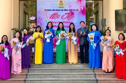Chị Trương Thị Mỹ Lệ đạt giải Hoa hậu tại hội thi duyên dáng áo dài công sở qua ảnh