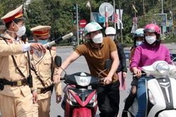 Hàng loạt 'ma men' đi chúc mừng 8/3 bị CSGT xử phạt