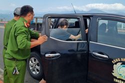 Công an thuyết phục cụ ông 86 tuổi bỏ ý định nhảy cầu Thuận Phước