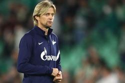 Huyền thoại Tymoshchuk bị chỉ trích vì im lặng giữa xung đột Nga - Ukraine