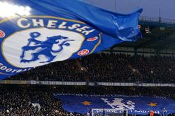CĐV Chelsea nổi giận khi Abramovich bị 'đóng băng' tài sản