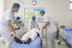 Người đàn ông phải lọc máu khẩn cấp do uống nhầm cồn công nghiệp