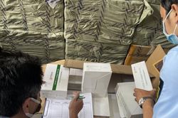 TP.HCM: Thu giữ 60.000 kit test Covid-19 và 80.000 viên Liên hoa thanh ôn