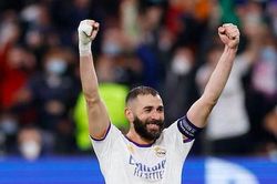 Lập hat-trick vào lưới PSG, Benzema được ca ngợi hay hơn Lewandowski