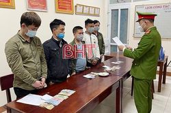 Hà Tĩnh: Bắt ổ nhóm ngang nhiên 'xóc đĩa' bên đường