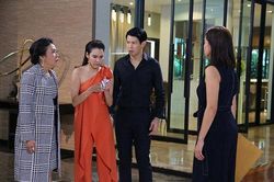 Mới sinh con được 10 ngày, mẹ chồng dúi bao tay bảo em đi rửa bát trong khi 3 chị chồng ăn cơm xong thì ngồi chơi nhưng phản ứng của chồng lại khiến em áy náy