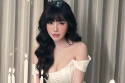 Xuất hiện với vòng eo to bất thường, Elly Trần vướng nghi vấn mang bầu