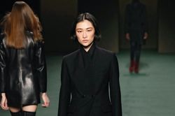 Hermès tươi mới và trẻ trung trong bộ sưu tập Thu Đông 2022