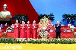 Tiếp tục phát huy tiềm năng, sức sáng tạo của phụ nữ Việt Nam