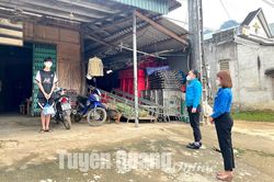 Huyện đoàn Na Hang tặng quà trẻ em bị ảnh hưởng bởi Covid-19