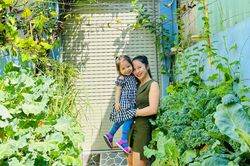 Người mẹ ở TP.HCM trồng rau trong vườn 4 m2