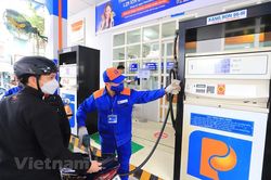 Tăng 7 lần liên tiếp, giá xăng RON95-III lên sát 30.000 đồng mỗi lít