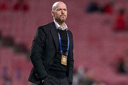 HLV Ten Hag âm thầm dò hỏi tình hình ở MU