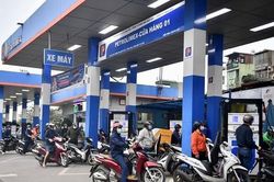 Sau 7 lần tăng liên tiếp, giá xăng RON95-III lên sát 30.000 đồng/lít