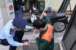 Hà Nội: Kiểm tra hàng loạt cây xăng hết hàng