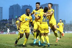 'CLB V-League không có nhu cầu làm ra tiền nuôi bóng đá'
