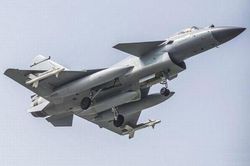 Pakistan bổ sung máy bay J-10 C thế hệ tiếp theo của Trung Quốc vào hạm đội không quân