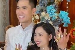 Xôn xao hình ảnh cô dâu 'gồng mình' đeo trĩu vàng, nhận chục tỷ và xe sang