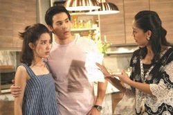 Vô tình bắt gặp cảnh vợ đang phục vụ mẹ kế như 'người ở', chồng xông thẳng đến làm một điều bất ngờ